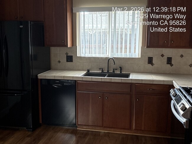 Building Photo - Beautiful 4 bedroom home