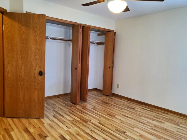 Building Photo - Elliot Park Minneapolis, Stand Alone House, Updated and Eco-friendly