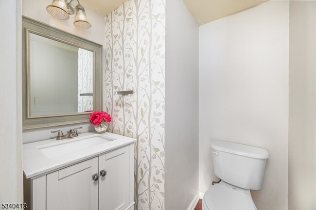 Building Photo - 902 Wendover Ct