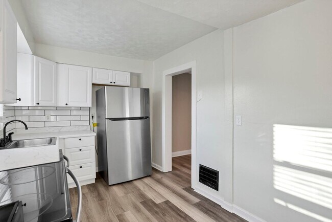 Building Photo - 1398-1400 S Ohio Ave