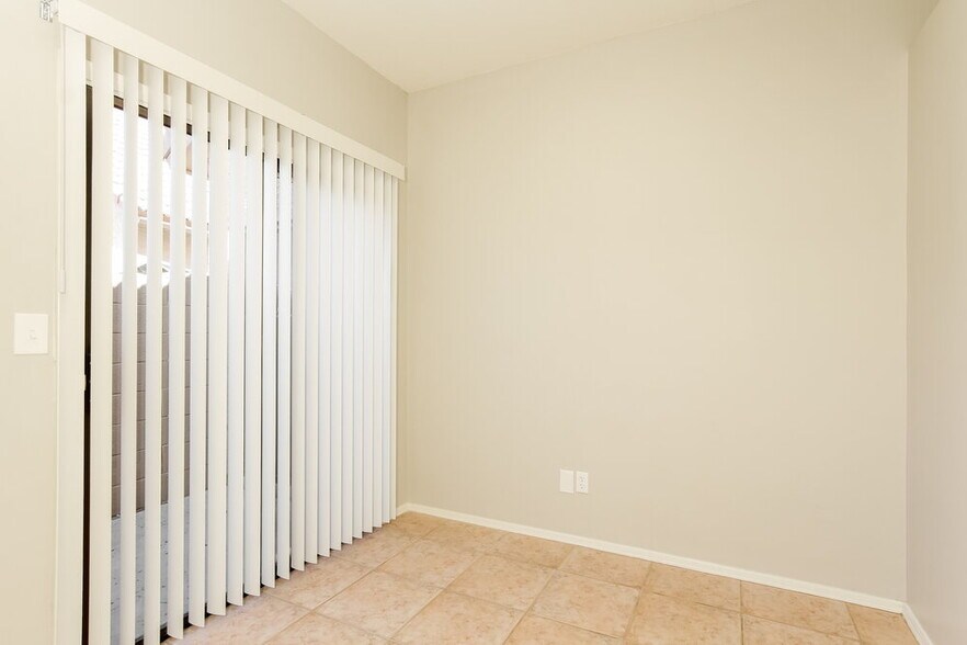 Building Photo - 876 N Terrace Rd