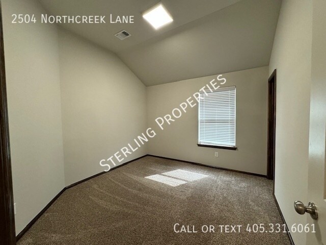 Building Photo - 2504 Northcreek Ln