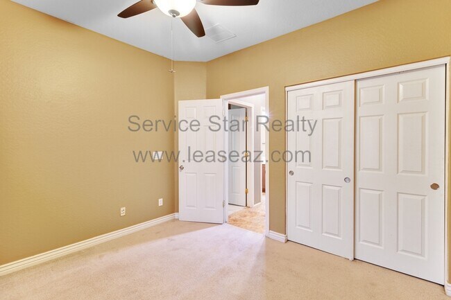 Building Photo - 978 E Corral St