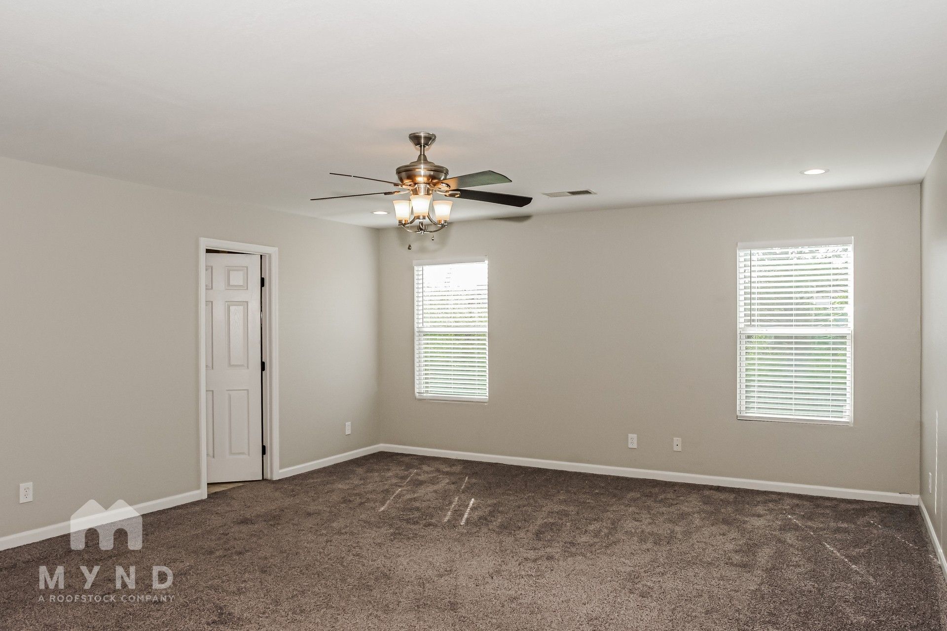 Building Photo - 3225 Lakeland Dr SW