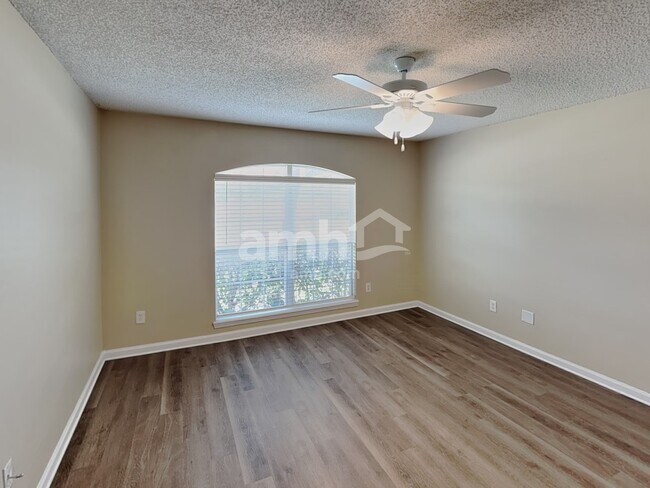 Building Photo - 6486 Hannah Stables Dr