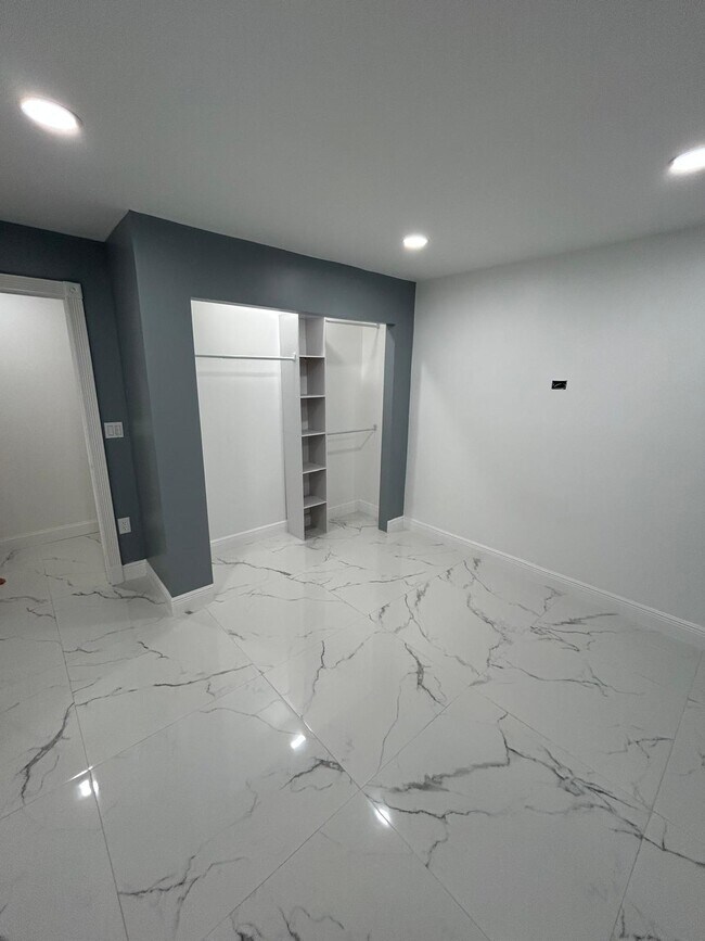 Building Photo - 935 34th Ave