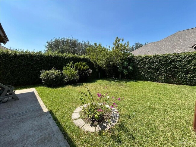 Building Photo - 13 Santa Teresa St