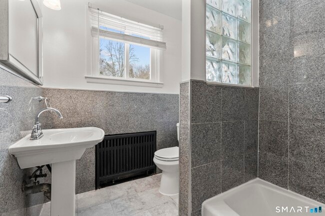 Building Photo - 5 Arden Rd