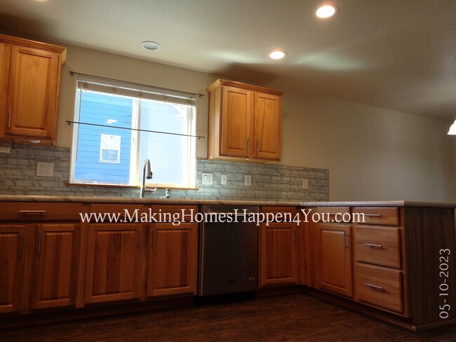Building Photo - 405 Lavender St