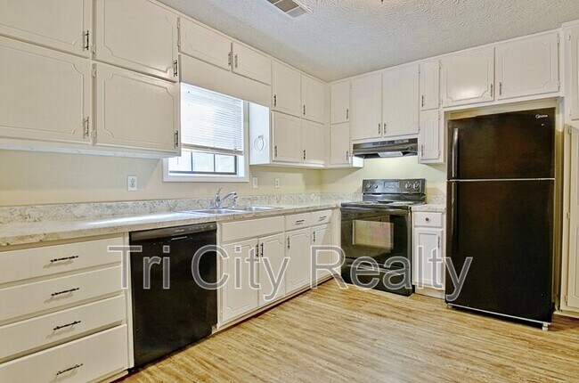 Building Photo - 220 Meadowbrook Ct