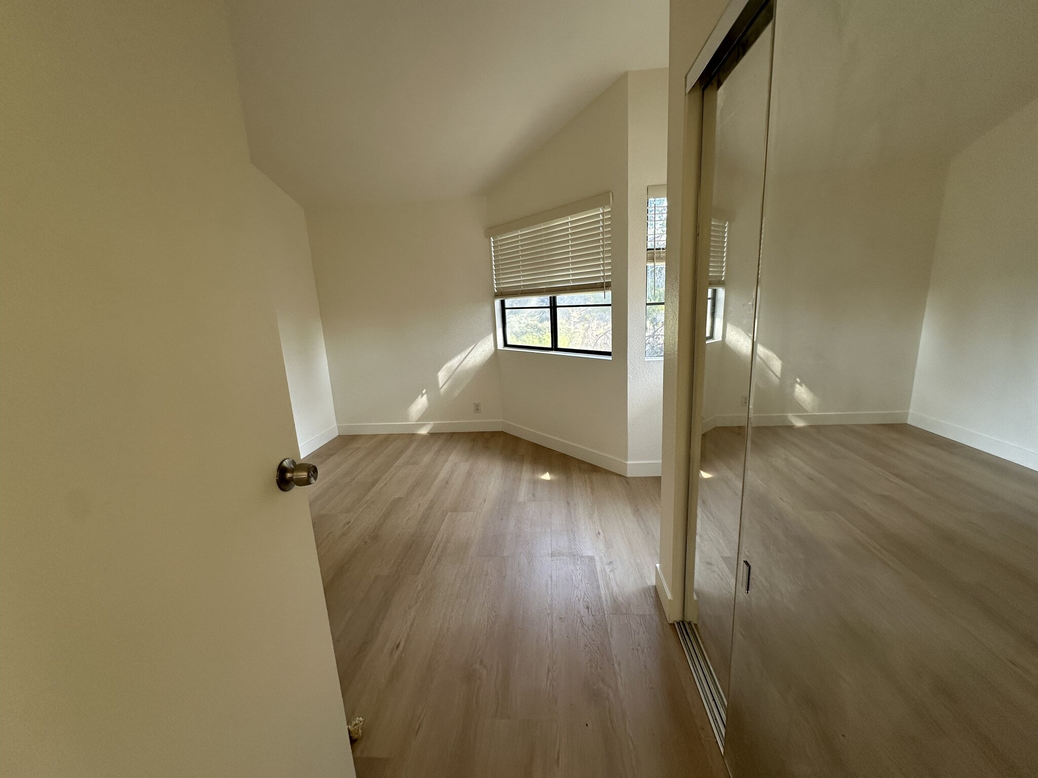 Building Photo - 2336 Walmar Ln