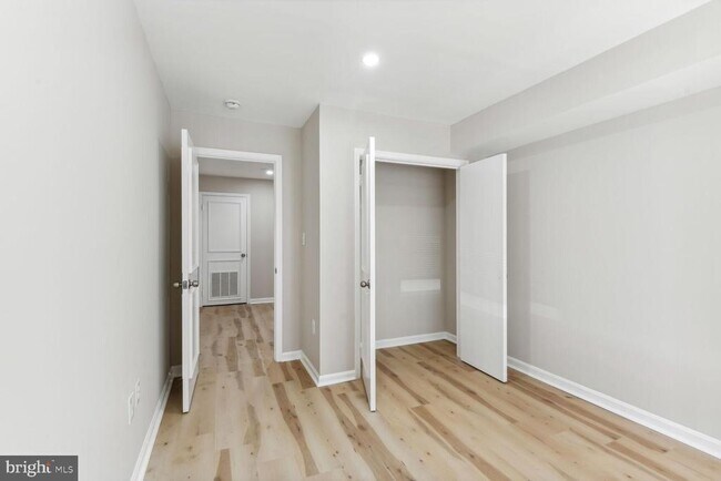 Building Photo - 327 8th St NE