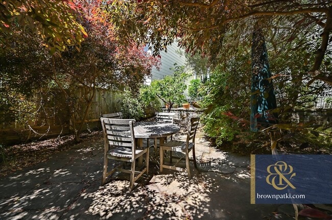 Building Photo - 33 Ford St