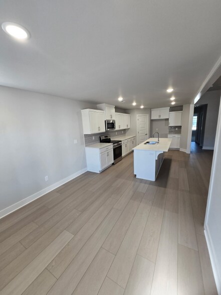 Building Photo - 480 S Benchmark Ln