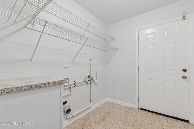 Building Photo - 863 Westgate Dr