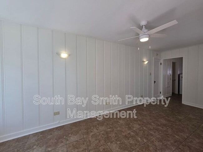 Building Photo - 57 7th Ct