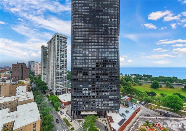 Primary Photo - 5415 N Sheridan Rd