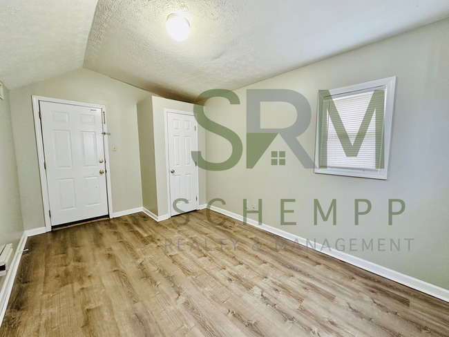 Building Photo - Spacious 2BD home off of Taylor Blvd!