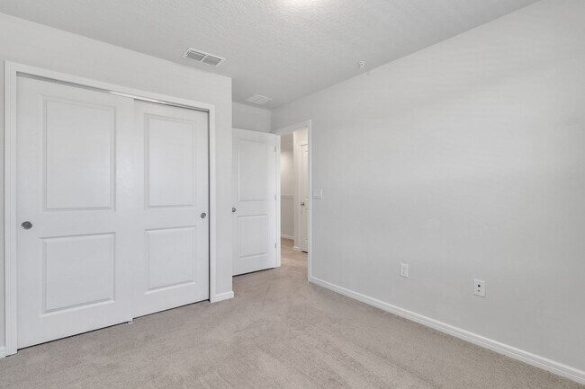 Building Photo - Luxurious Townhome in Lake Nona - A Perfec...