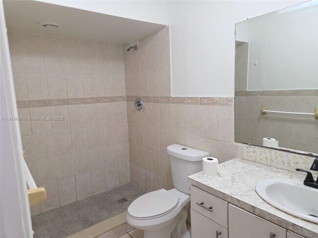 Building Photo - 5200 NW 18th Ct