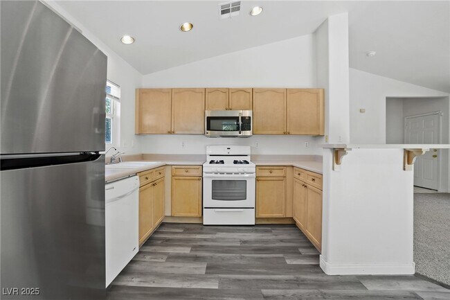 Building Photo - 8473 Birthstone Ave