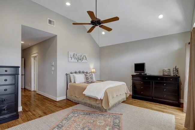 Building Photo - 4410 Dickson St