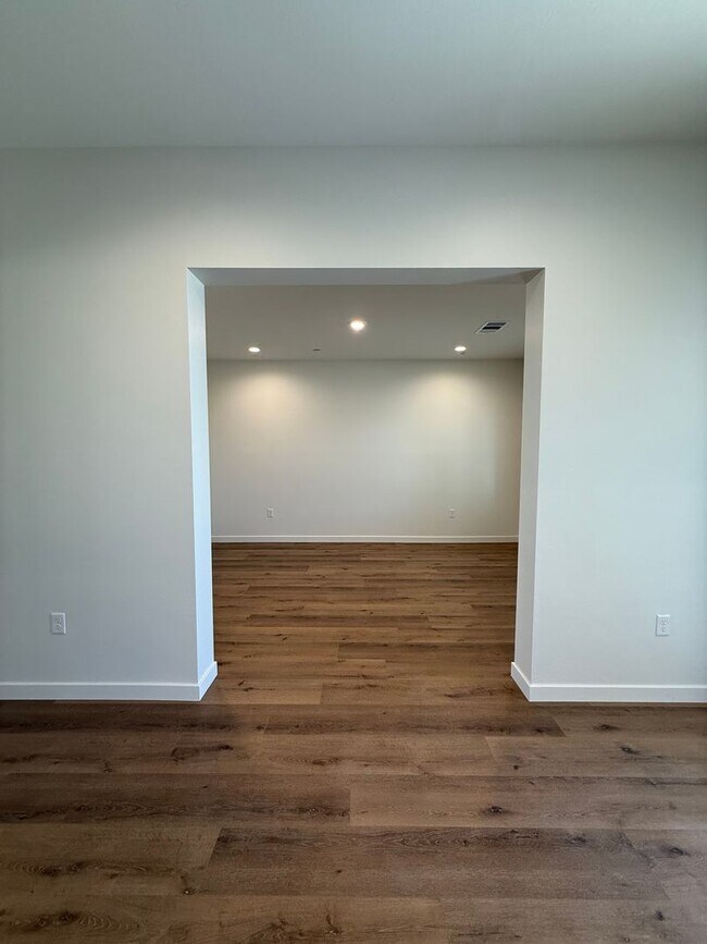 Building Photo - 16806 Mairs Dr