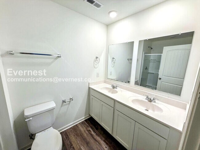 Building Photo - 241 Koslin Lp