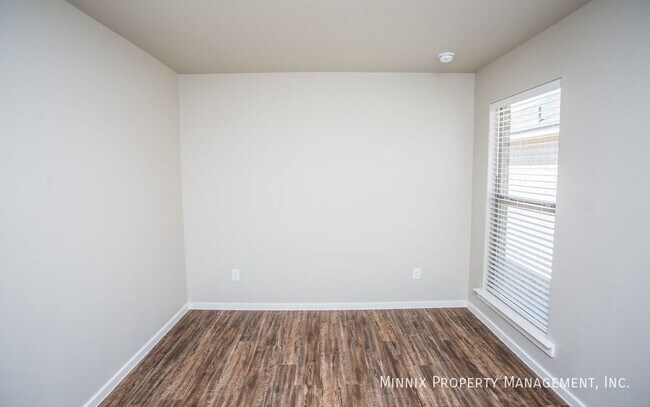 Building Photo - 1916 Langford Ave