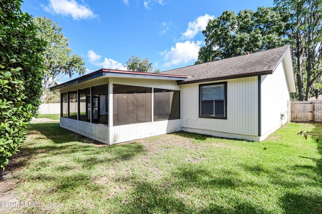Building Photo - 10460 Roxbury Ln