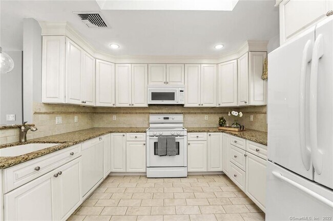 Building Photo - 50 Catoonah St