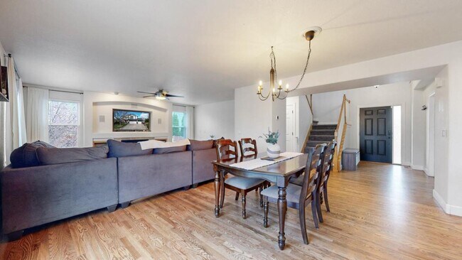 Building Photo - Beautiful Home in the Ridge Crest Neighbor...