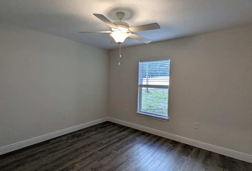 Building Photo - 214 E Caldwell Dr