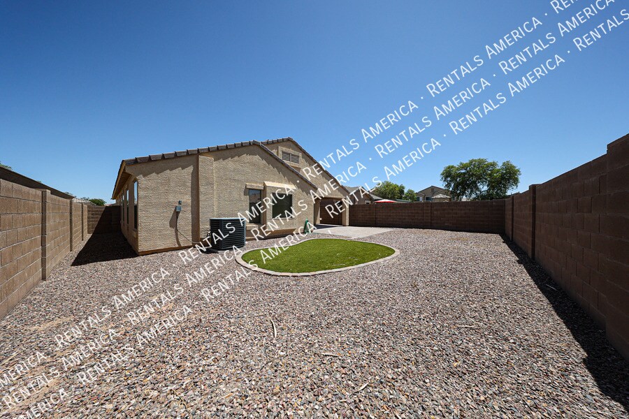 Building Photo - 41103 W Thornberry Ln
