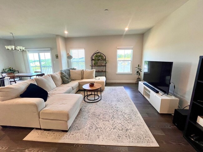 Building Photo - Sewickley - 4 Bedroom 3.5 Bathroom - End U...