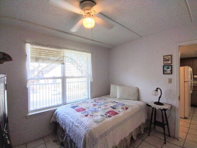 Building Photo - 115 E Coronado Dr