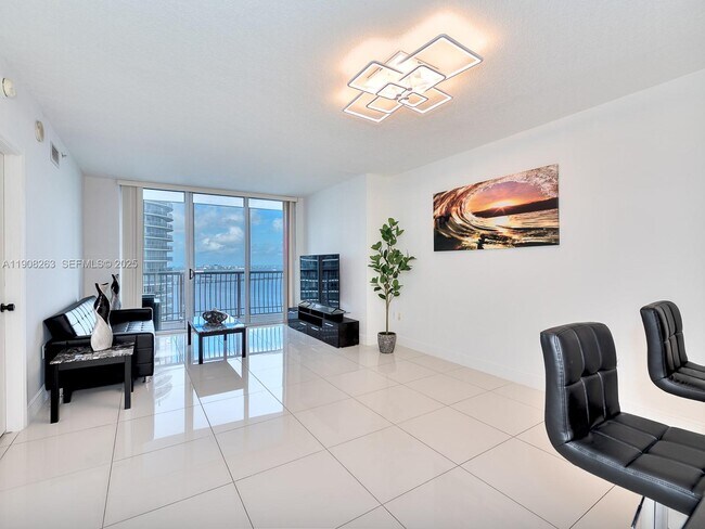 Building Photo - 1750 N Bayshore Dr