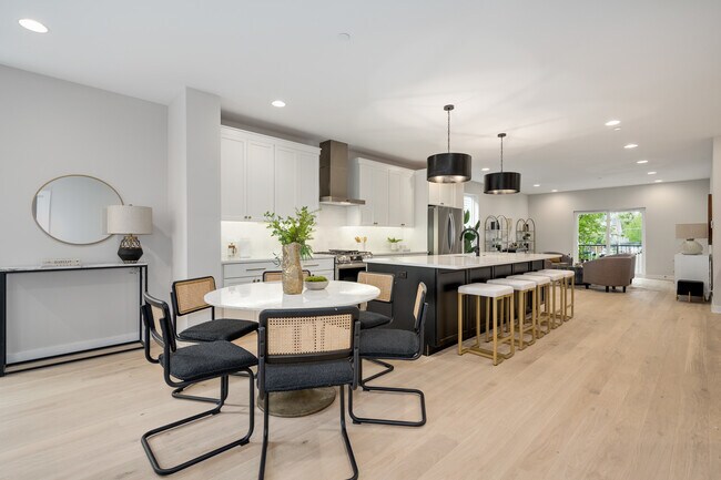 Building Photo - 1631 N Lawndale Ave