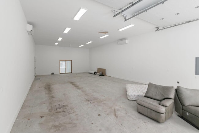 Building Photo - 2740 Judah Rd