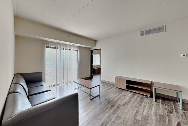 Building Photo - 215 Stanton Ave