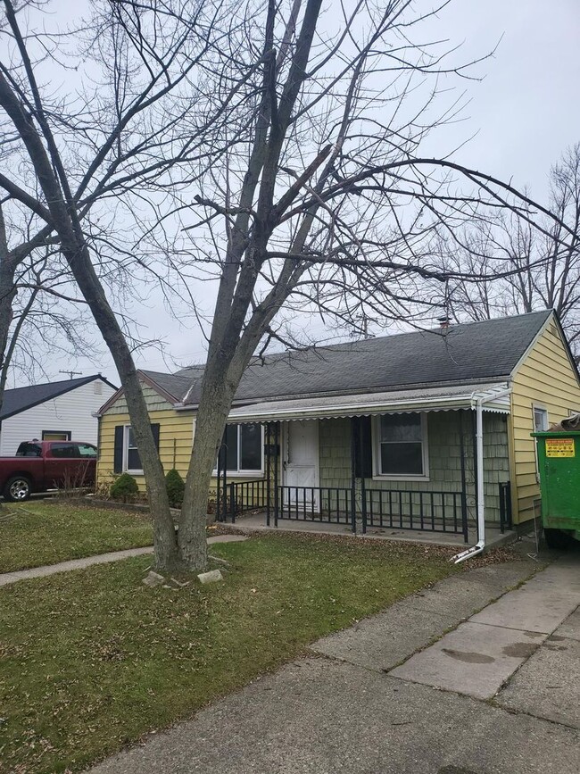 Building Photo - 3 Bedroom Ranch - $1,350