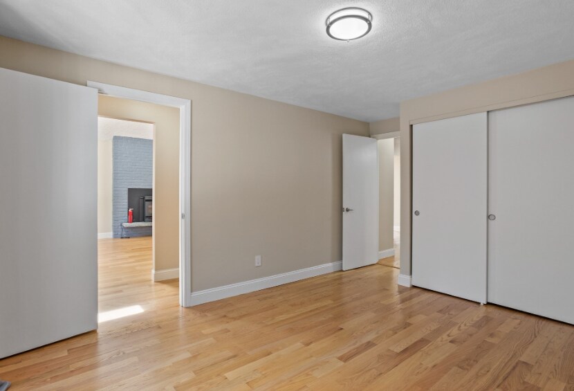 Building Photo - 134 Russet Ln