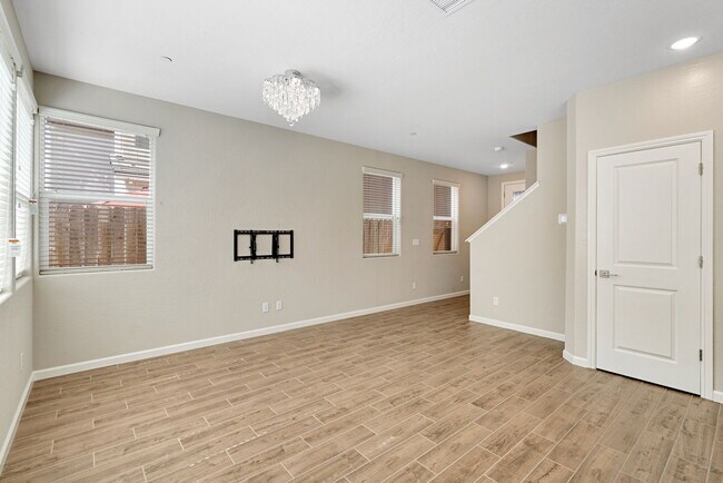 Building Photo - 1116 Encore Wy W