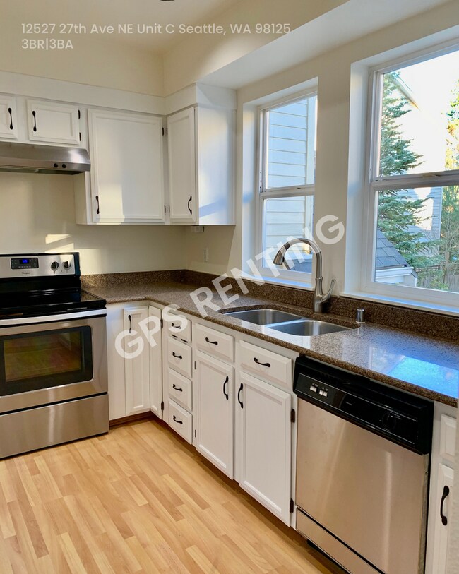 Building Photo - 12527 27th Ave NE