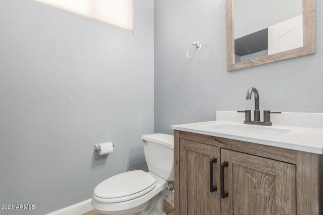 Building Photo - 204 W Mountain Sage Dr