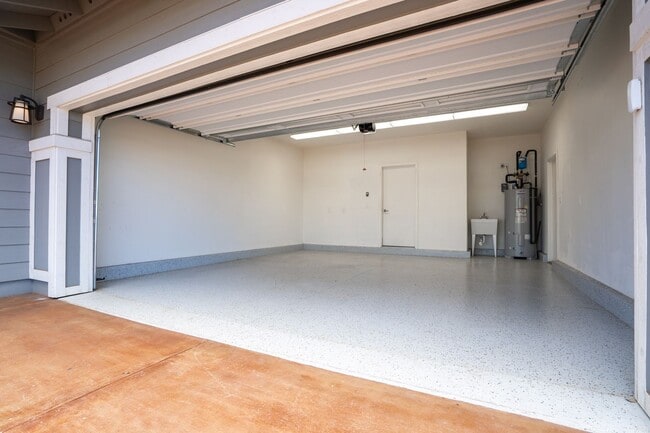 Building Photo - Beautiful Designed Spacious 3 bed/2.5 Bath Home at Kehalani with Ocean Views!