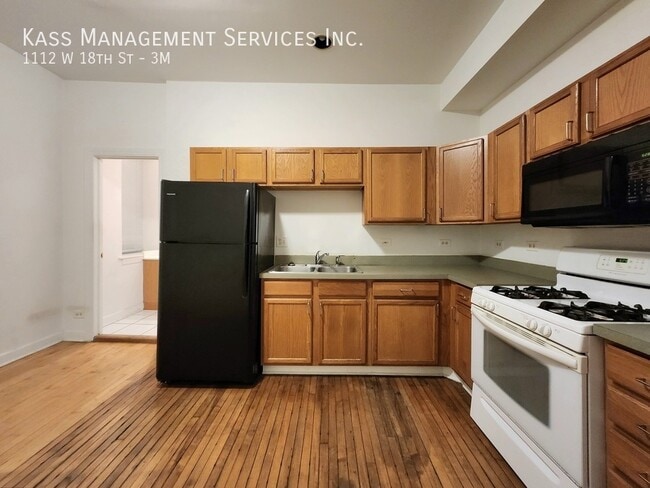 Building Photo - 1112 W 18th St