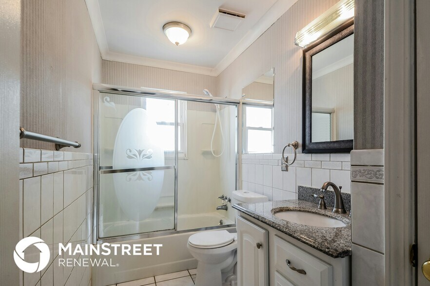 Building Photo - 1688 Boardwalk Ave