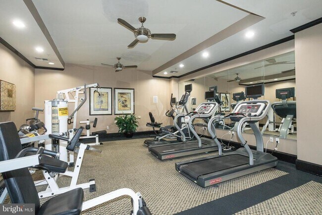 Building Photo - 1111 25th St NW