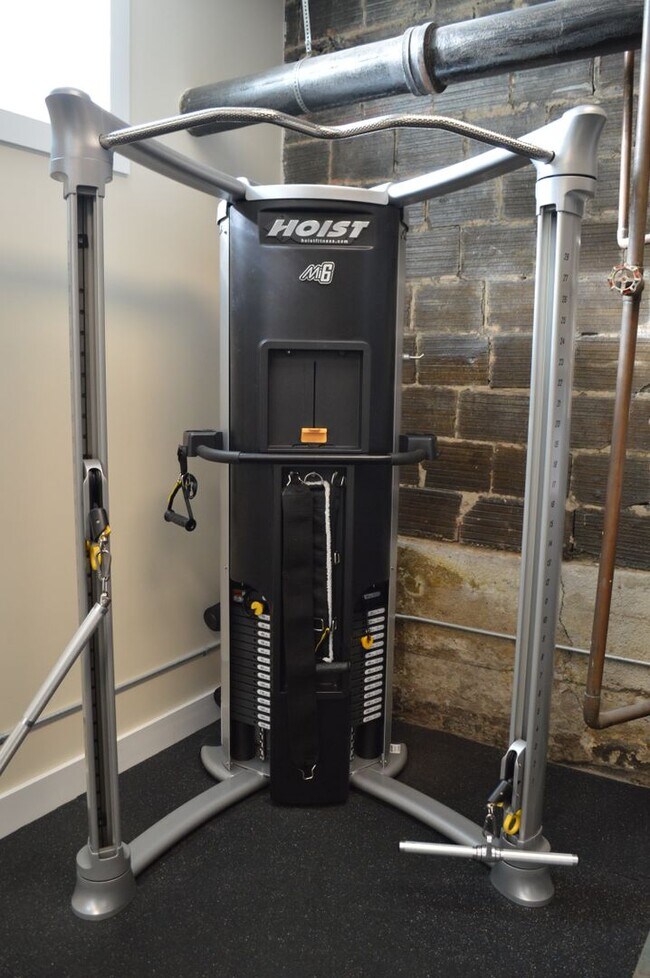 Building Photo - 1512